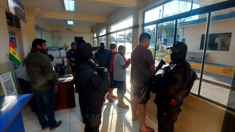 Três homens foram presos na semana passada, em Santa Cruz de la Sierra, na Bolívia; eles são integrantes da facção brasileira PCC