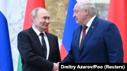 Russian President Vladimir Putin (left) and his Belarusian counterpart, Alyaksandr Lukashenka, at a meeting in Minsk last month. 