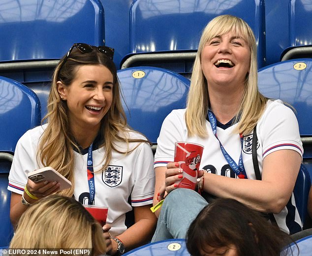 Dani Dyer, the girlfriend of Jarrod Bowen, shared a drink and a joke with Bowen's mother as they took their seats