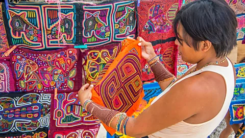 Paul Stewart Guna women can make a substantial income by selling intricately embroidered molas (Credit: Paul Stewart)