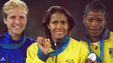Katharine Merry, Cathy Freeman and Lorraine Graham with their medals at the Olympic Games in Sydney in 2000