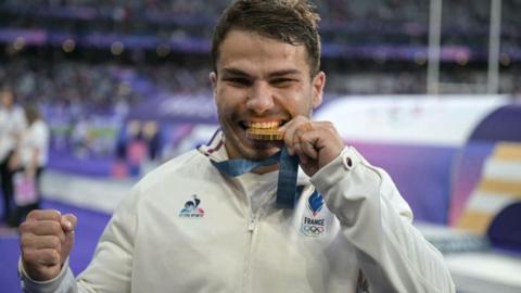 Antoine Dupont with his Olympic gold medal
