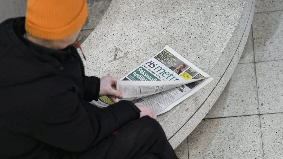 A man reads HS Metro newspaper
