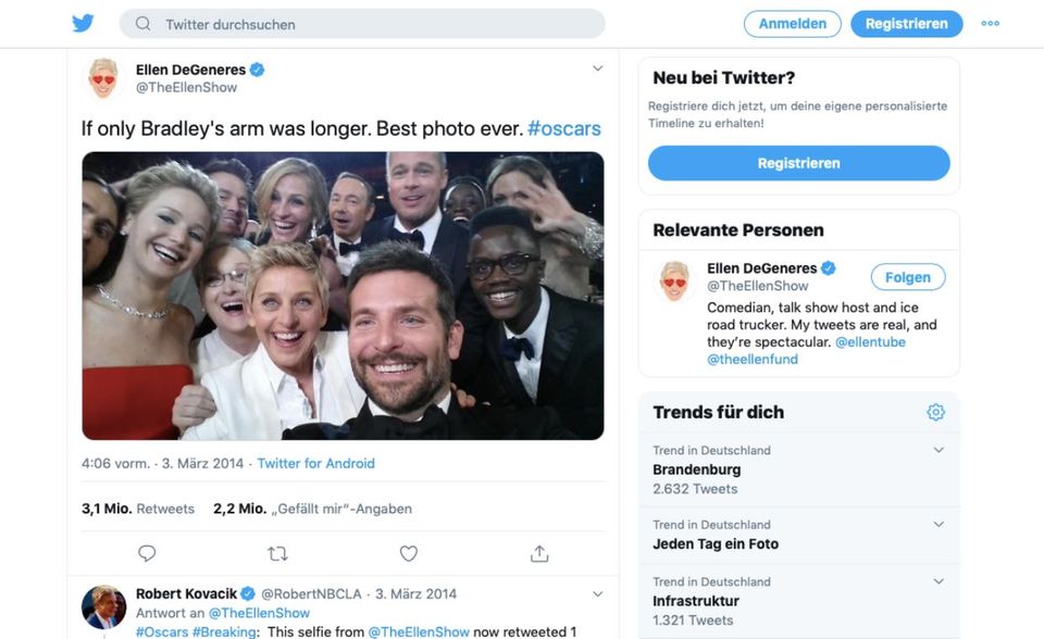 2014 gab es Promi-Selfies noch nicht wie Sand am Meer und Live-Tweets von der Oscar-Verleihung waren eine Rarität. Das führte dazu, dass dieses verwackelte Gruppenbild der damaligen Oscar-Moderatorin Ellen DeGeneres zum viralen Hit wurde. Hilfreich war das gekonnte Photobombing des mittlerweile in Ungnade gefallenen Oscar-Preisträgers Kevin Spacey im Hintergrund.