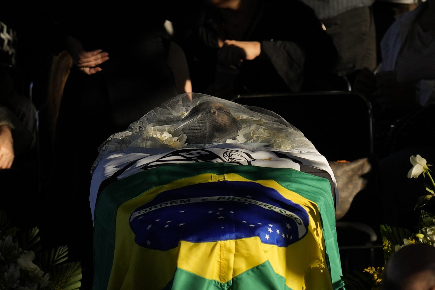  Brazilian soccer great Pele lies in state at the Vila Belmiro stadium in Santos, Brazil, Jan. 2, 2023. (AP Photo/Andre Penner) 
