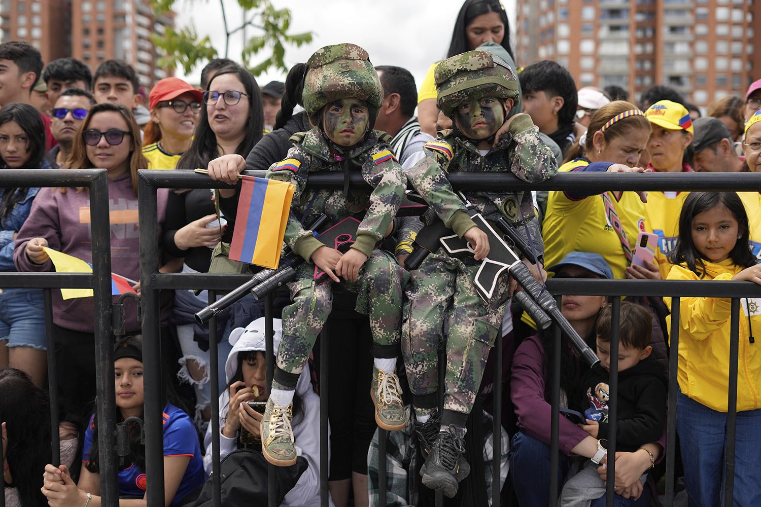  Boys dressed as soldiers wait for the start of the Independence Day military parade in Bogota, Colombia, July 20, 2023. (AP Photo/Fernando Vergara) 