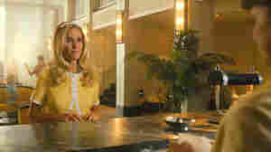 Kristen Wiig plays a former pageant queen in Palm Royale.