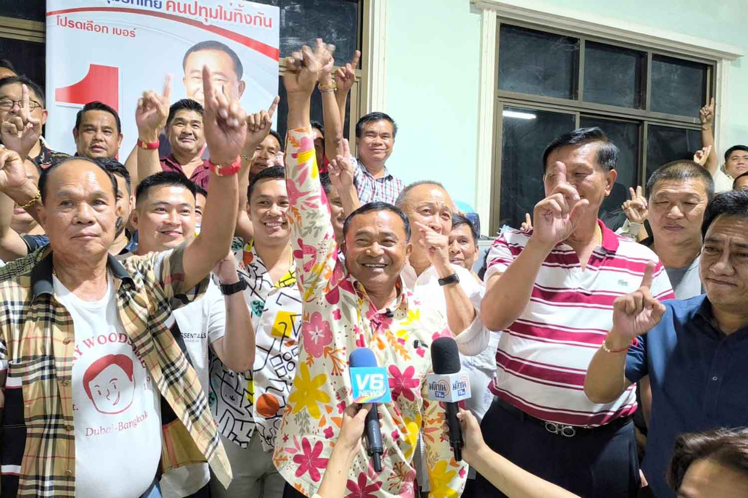 Chan Puangpetch celebrates his victory at his house in Sam Khok district, Pathum Thani, on Sunday night. (Photo: Pongpat Wongyala)