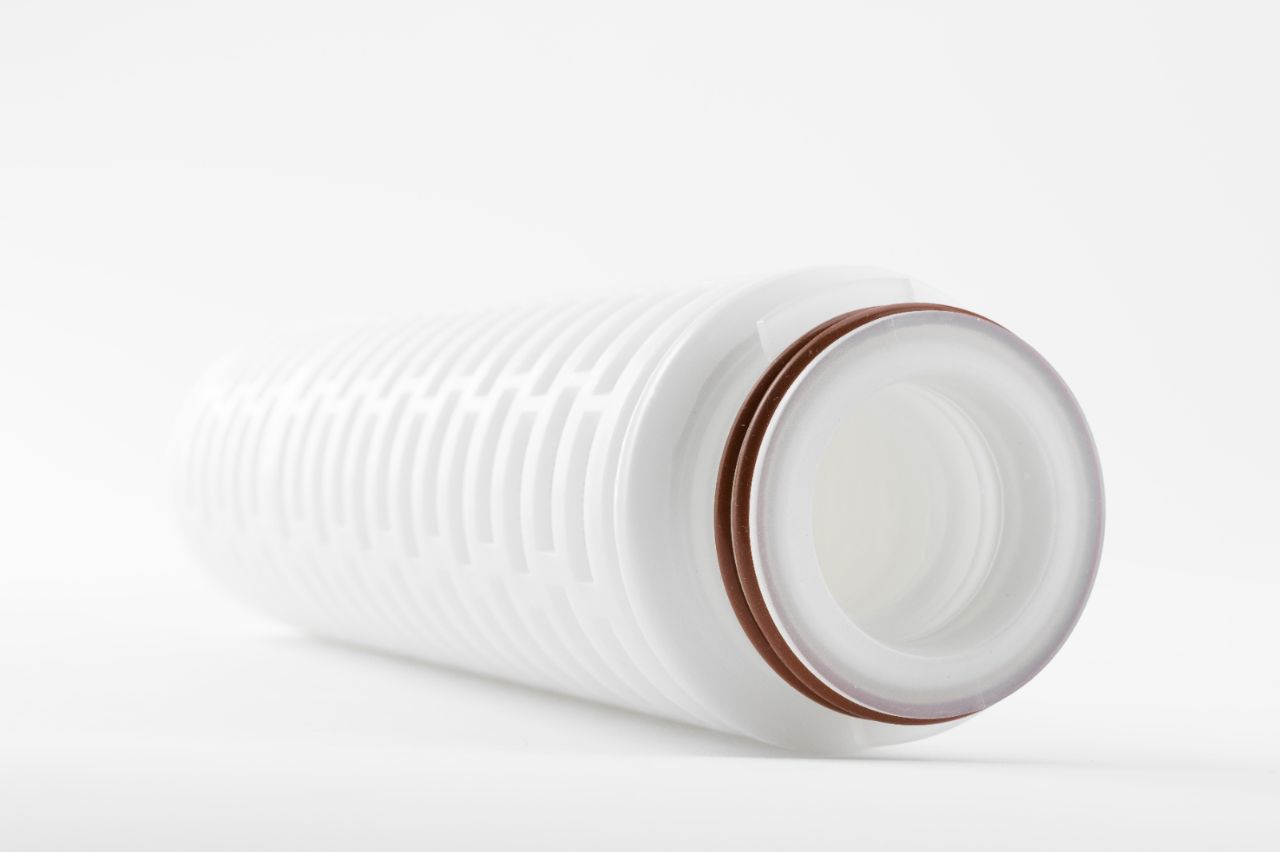 Horizontal view of a white pleated membrane filter cartridge
