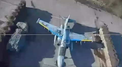 Russia appeared to waste a Lancet drone on decoy of a Ukrainian Su-25 aircraft, video shows