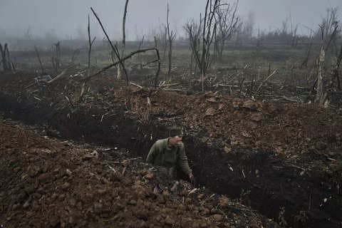 A Russian brigade admits dropping tear gas on Ukrainian troops, which would violate the UN Chemical Weapons Convention
