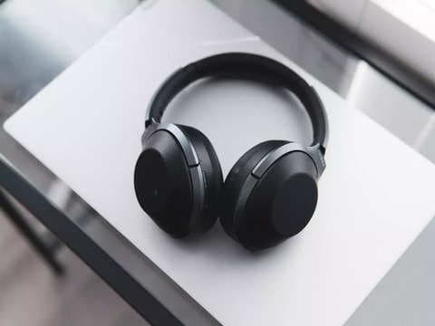 Best over-ear wireless headphones with long battery life