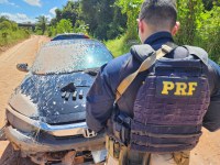 PRF detém três homens com pistola e carro de luxo roubado em Jaboatão dos Guararapes