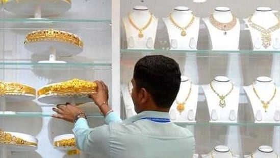 Gold and silver prices today: On Thursday, MCX Gold and Silver futures ended with gains with the April gold contract settling at <span class='webrupee'>₹</span>67,725. 