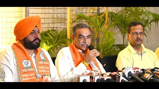BJP candidate Sanjay Tandon during a press conference in Sector 22, Chandigarh, on Thursday. (Keshav Singh/HT)