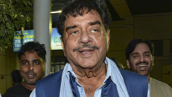 Shatrughan Sinha has been hospitalised for a fever.(PTI)