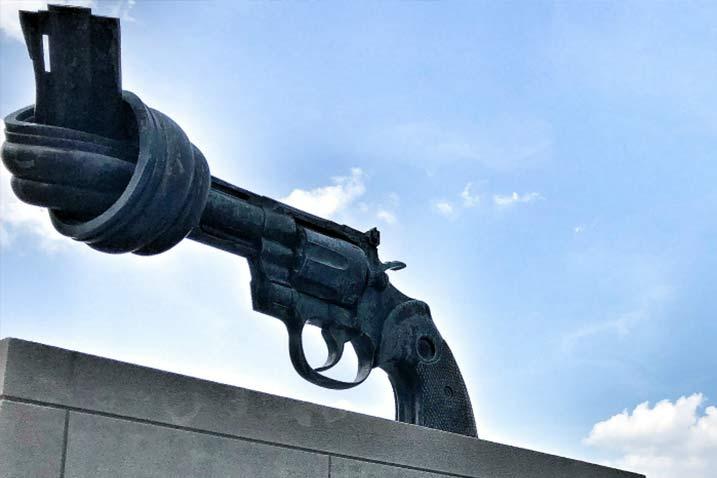 The “Non-Violence” (or “Knotted Gun”) sculpture by Swedish artist Carl Fredrik Reuterswärd on display at the UN Visitors’ Plaza. 
